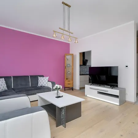 Apartment With Balcony And Free Parking In By Renters *