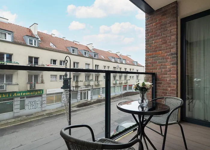 With Balcony And Free Parking In By Renters Daire *