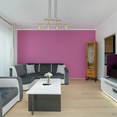 Apartment With Balcony And Free Parking In By Renters