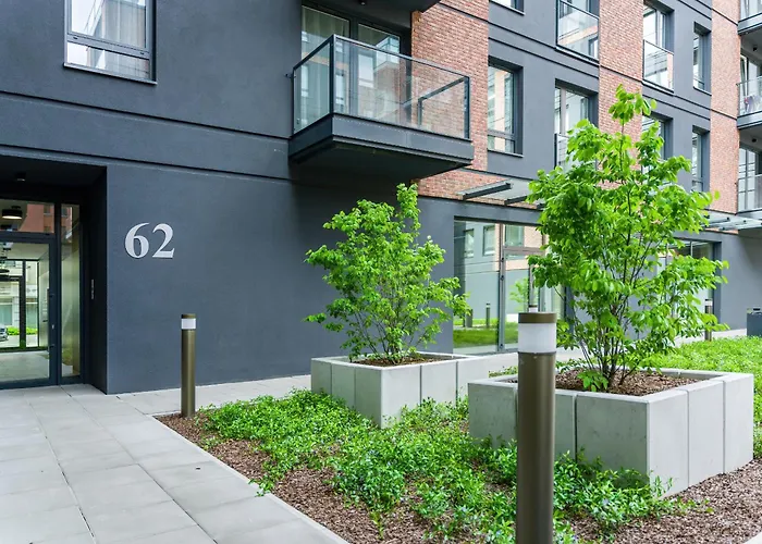 With Balcony And Free Parking In By Renters Apartamento