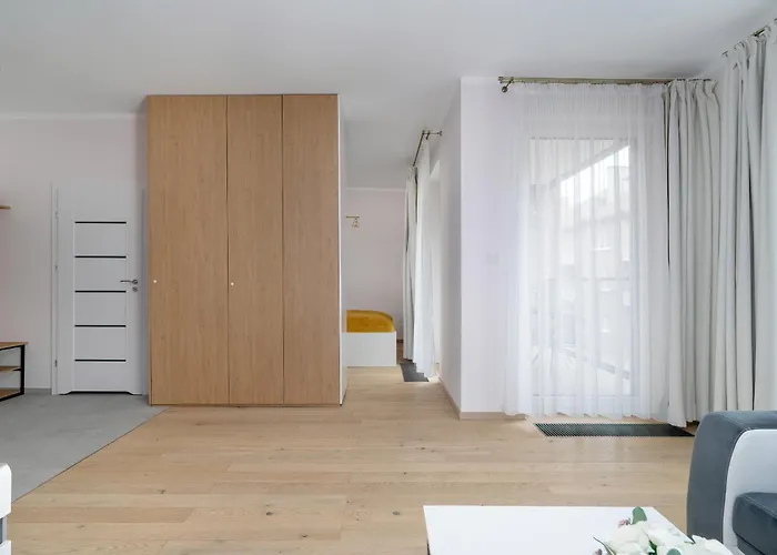 Appartement With Balcony And Free Parking In By Renters Poznań