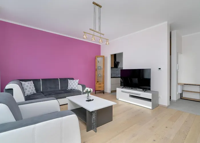 Appartement With Balcony And Free Parking In By Renters *