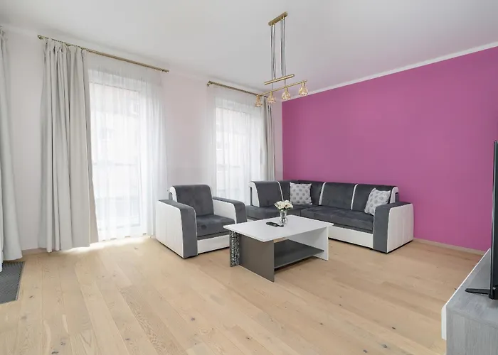 With Balcony And Free Parking In By Renters Appartement *
