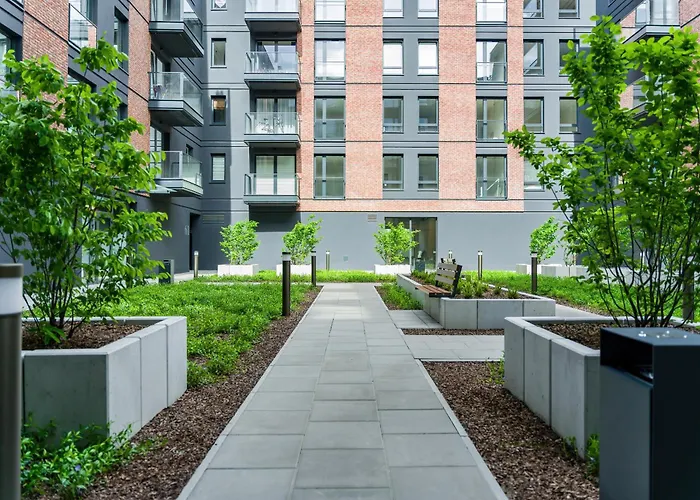 With Balcony And Free Parking In By Renters *